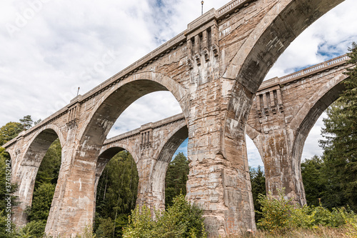 Mosty w Stańczykach przypominające rzymskie akwedukty.
