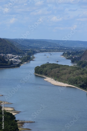 Rhein zwischen Andernach und Bad Breisig linksrheinisch, rechtsrheinisch zwischen Leutesdorf und Hammerstein 08/20 photo