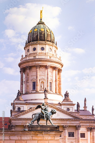 Obraz na płótnie The French Cathedral on Berlin Gendarmenmarkt w salonie