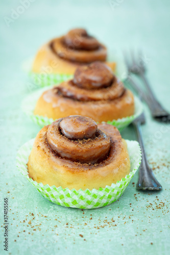 Vegane Zimtschnecken mit Kokosblütenzucker photo