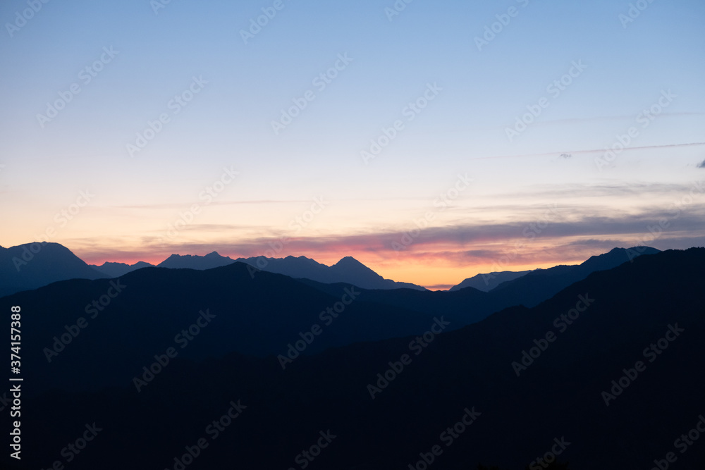Fototapeta premium Epic sunset lights with clouds in a mountain landscape