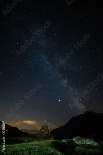 Foto notturna della Via Lattea dal pianeta Terra