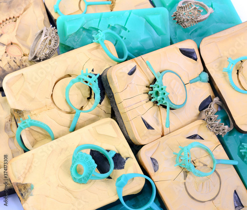 Silica rubber molds, silver molds, many green and blue wax rings, used in the manufacture of jewelry in the jewelry industry.