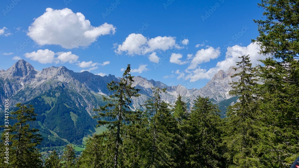 Fototapeta premium Wanderung durch die Hochalpen, Gebirgswanderung, Alpen, Gebirge
