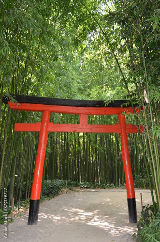 TORII JARDIN JAPONAIS BAMBOUSERAIE ANDUZE FRANCE