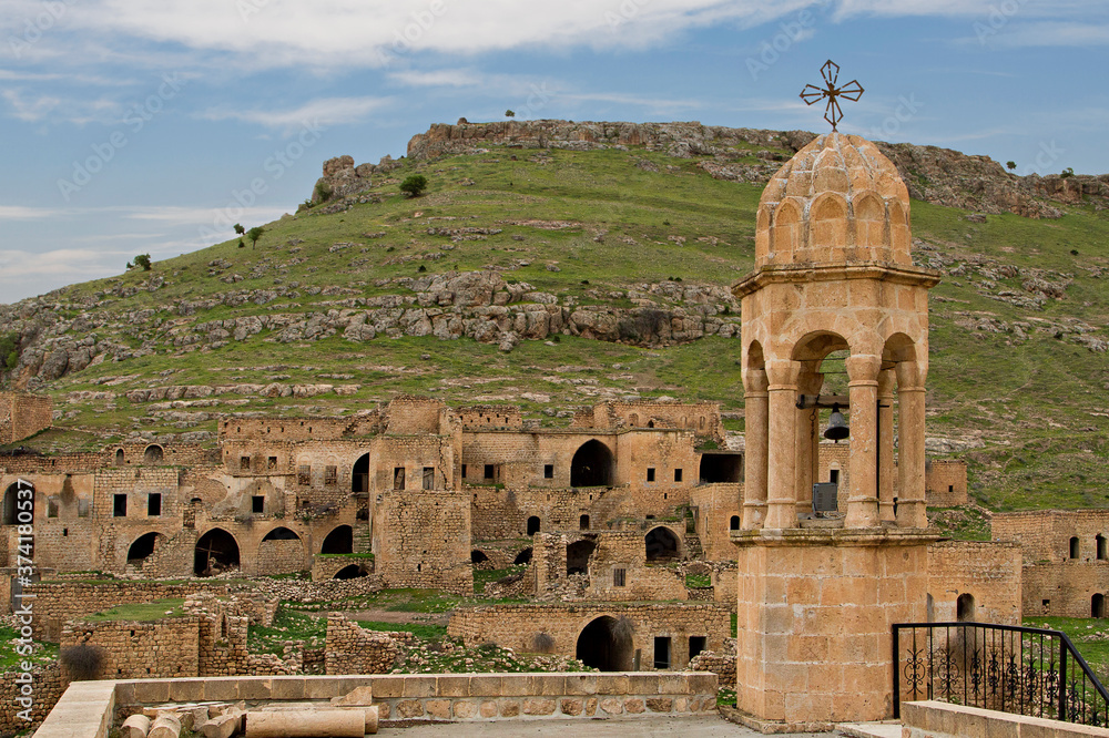 Fototapeta premium Abandoned village of Killit, near the town of Savur and Mardin. The village was once inhabited by Syrian Orthodox Christians.