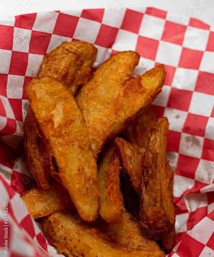 papas fritas en gajo condimentadas