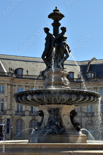 Brunnen auf dem Place de la Bourse in Bordeaux