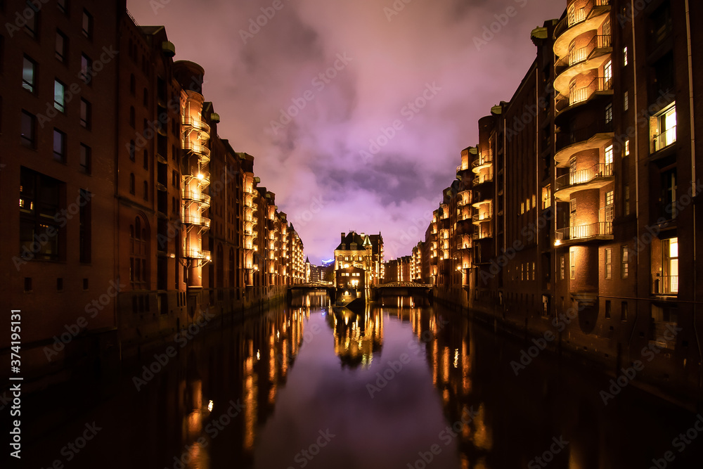 Hamburg Wasserschloss bei Nacht