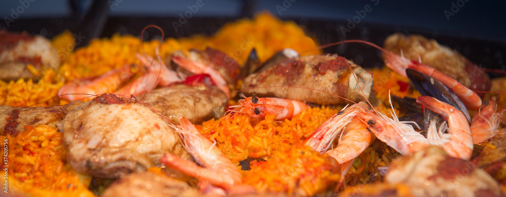 Large photo of paella with shrimp rice roasted chicken and mussels Large photo of paella with shrimp rice roasted chicken and mussels