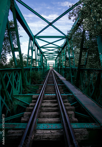 Fototapeta Naklejka Na Ścianę i Meble -  Vía de tren abandonada
