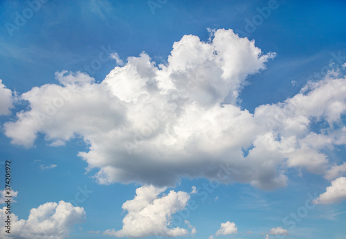 Fototapeta Naklejka Na Ścianę i Meble -  white clouds in blue sky