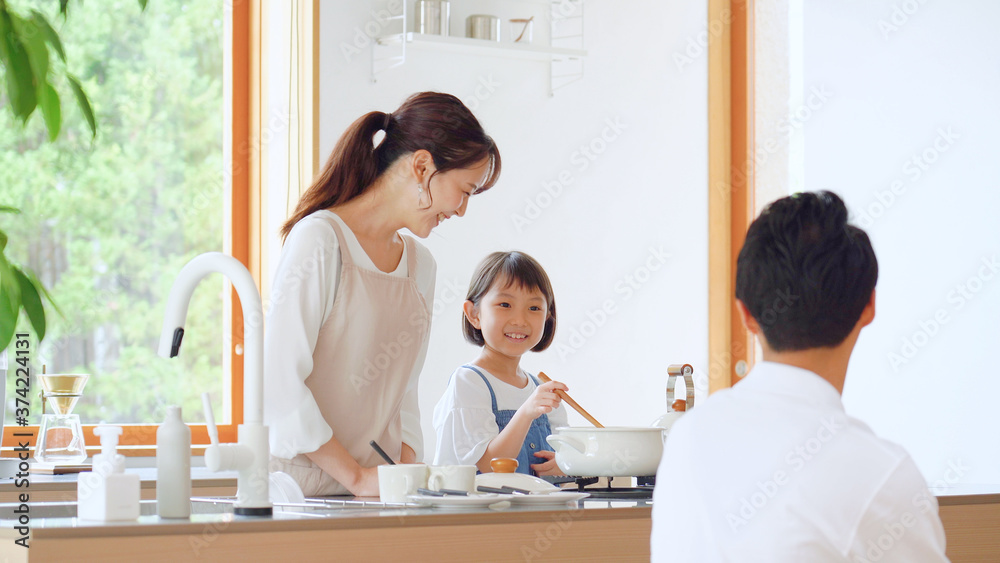 家族の料理風景 家族の料理風景