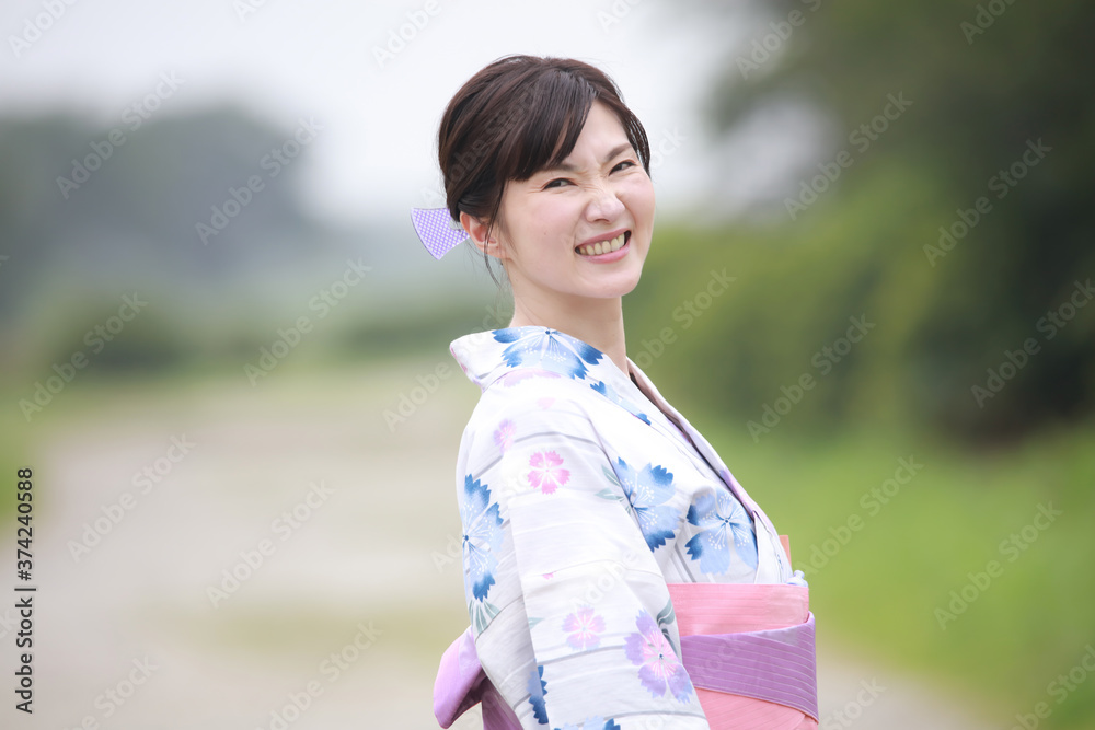 浴衣の女性 浴衣の女性