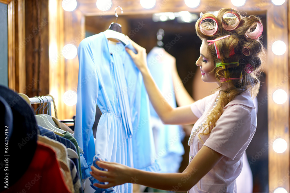 Obraz premium young woman fashionista