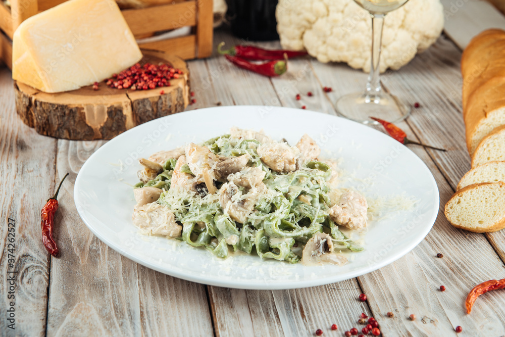 Green pasta fettuccine alfredo with chicken Green pasta fettuccine alfredo with chicken