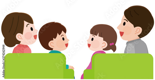 ソファに座る４人家族　横顔　イラスト