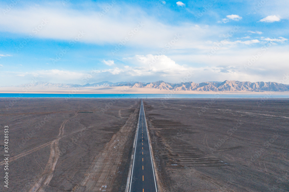 Fototapeta premium road to the sea