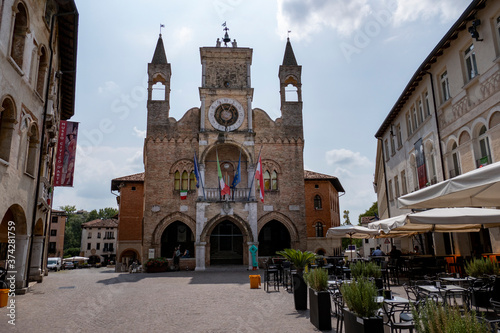 Tableau sur toile Pordenone, viste della città (centro storico)