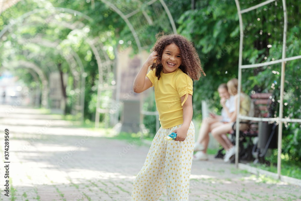 Naklejka premium Portrait of a lovely little girl.