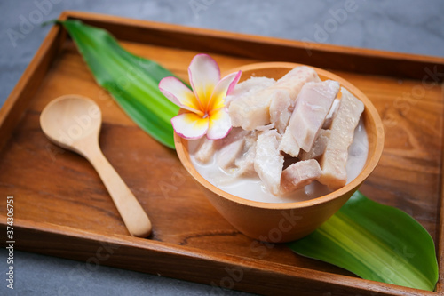 Thai dessert, Taro in sweet coconut milk