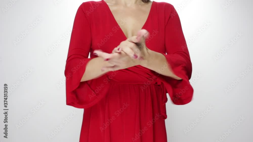 Mujer vestido rojo tocando palmas flamenco y sevillanas