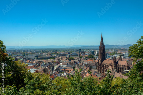 Freiburg, Altstadt: Blick auf das Münster vom Schlossberg..© Endrik Baublies