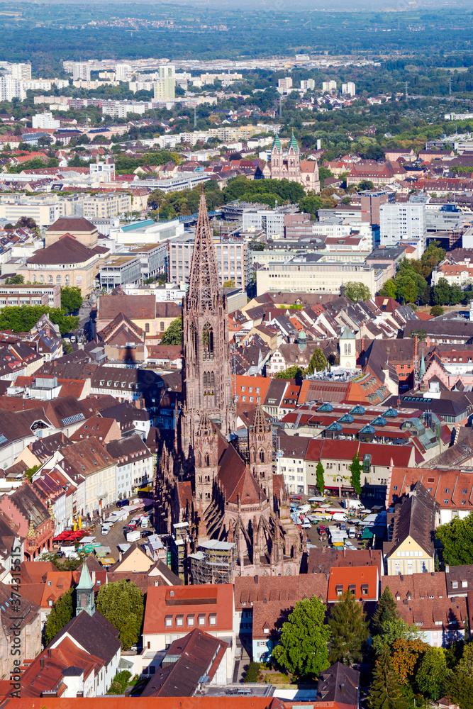 Freiburg, Altstadt: Blick auf das Münster vom Schlossberg.© Endrik Baublies