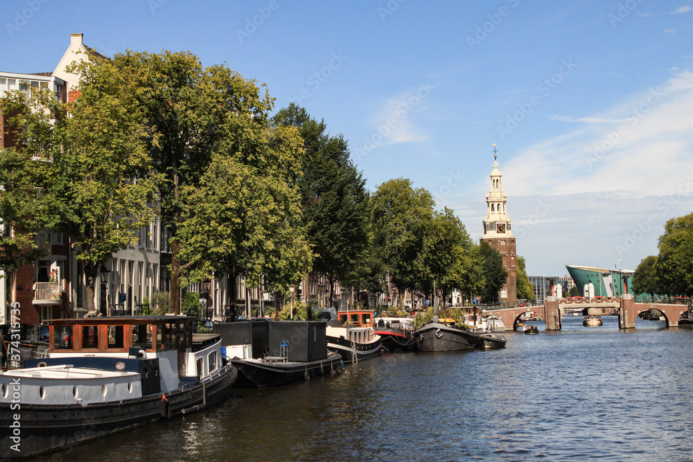 Sommer in Amsterdam; Oude Schans mit Montelbaans Toren