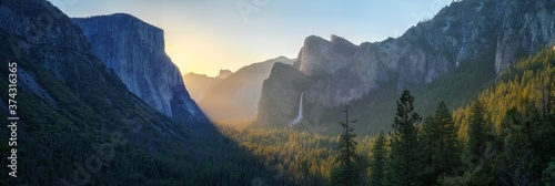 Obraz na płótnie sunrise at the tunnel view in yosemite nationalpark, california, usa