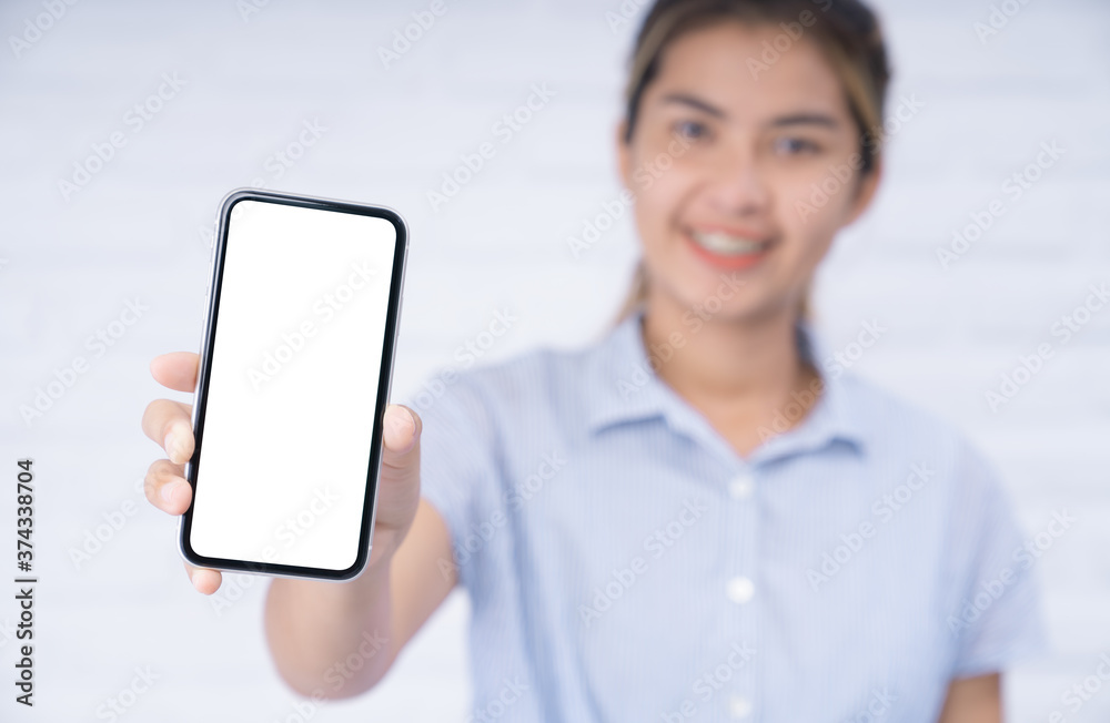 women holding phone showing white screen