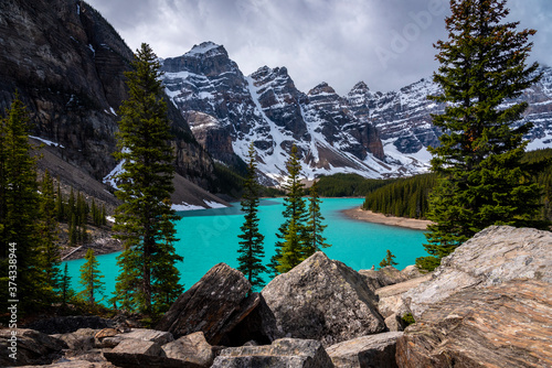 Fototapeta Naklejka Na Ścianę i Meble -  moraine lake in the mountains