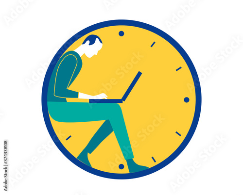 Un uomo lavoro al computer portatile dentro un orologio