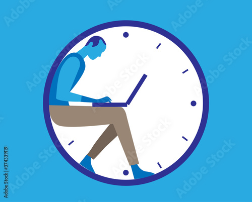 Un uomo lavoro al computer portatile dentro un orologio 