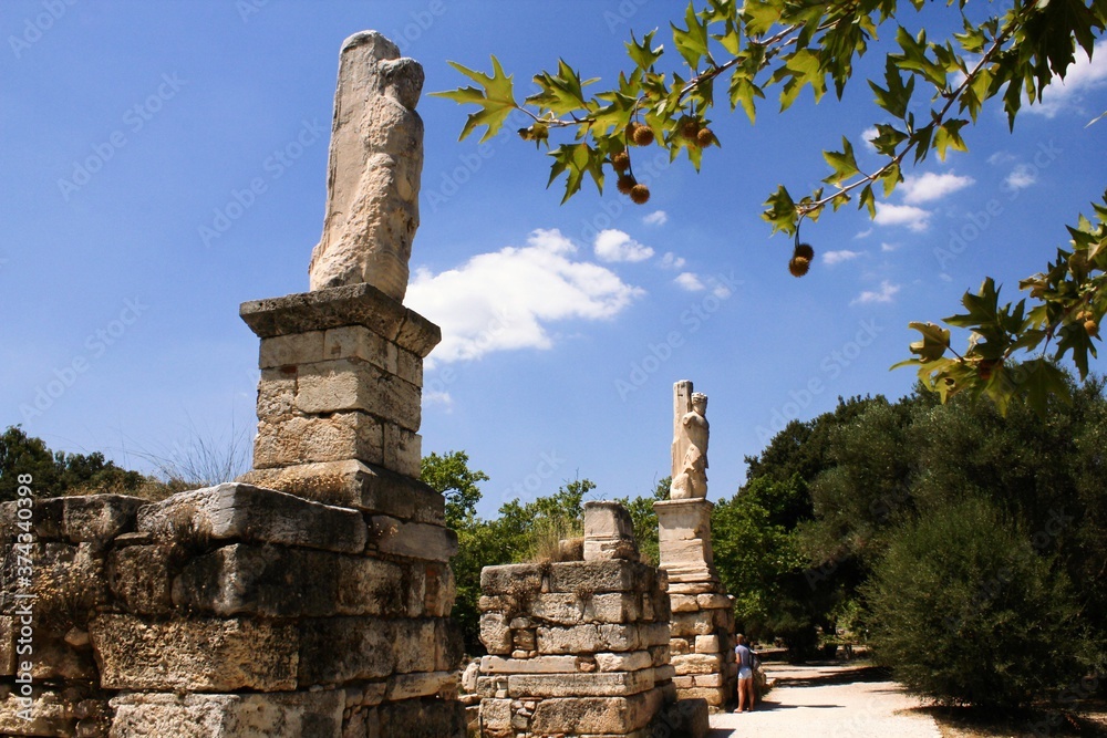 Obraz premium Greece, Athens, July 27 2020 - Statues at the ancient Agora archaeological site.