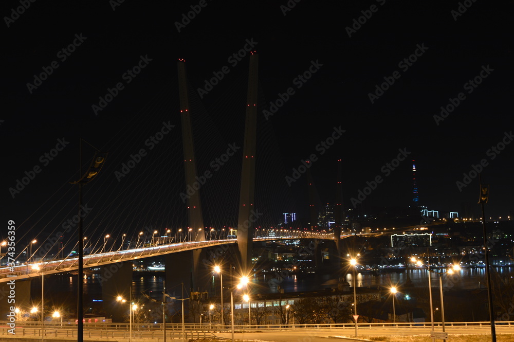 Fototapeta premium Night view of the Golden Bridge, Vladivostok