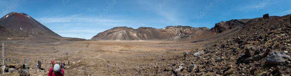 Hikers at the the Tongariro Alpine Crossing/Tongariro Northern Circuit, Tongariro National Park/New Zealand