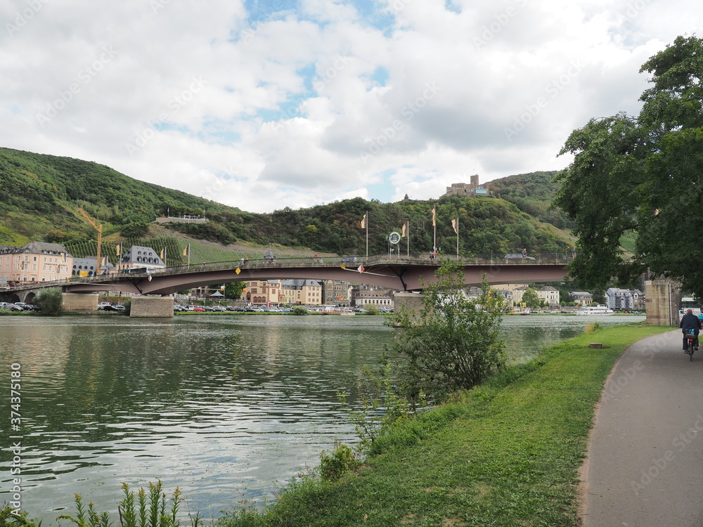 Obraz premium Burgruine Landshut über Bernkastel-Kues