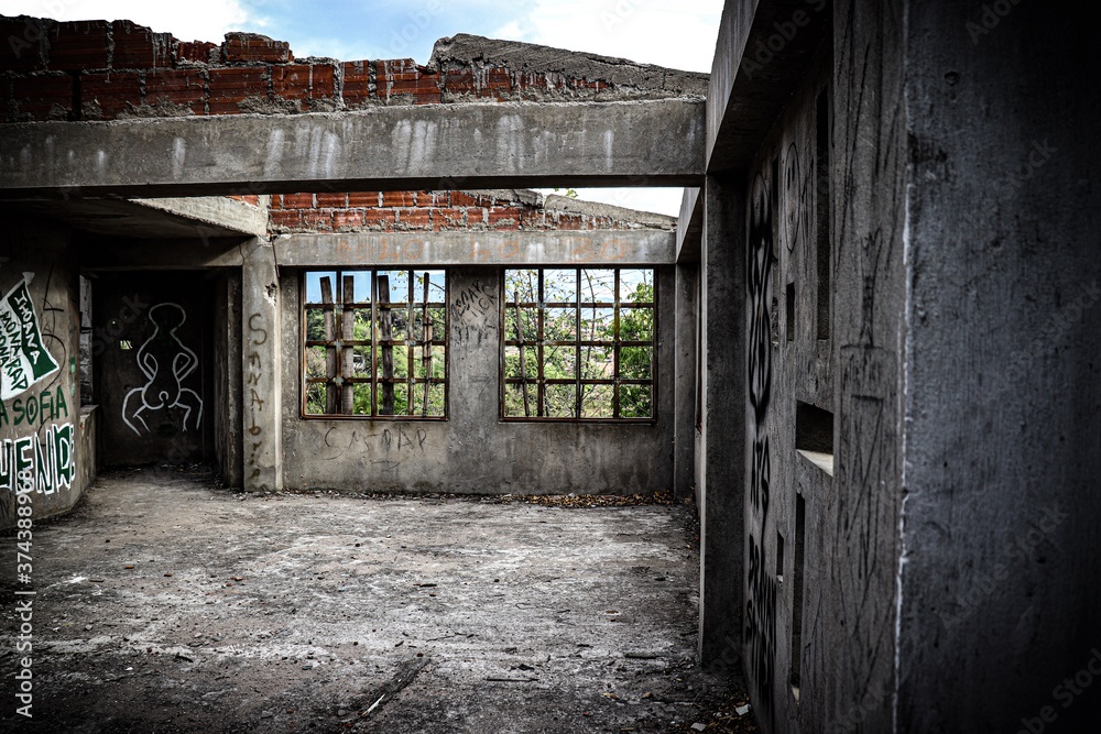 Fototapeta premium old abandoned building