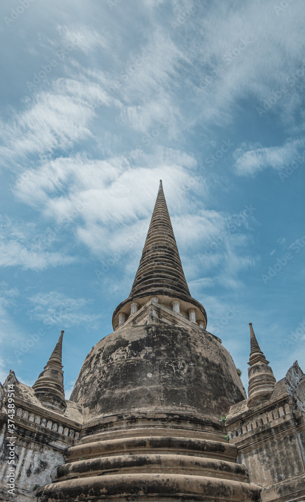 Fototapeta premium Gran pagoda de un templo budista en Bangkok