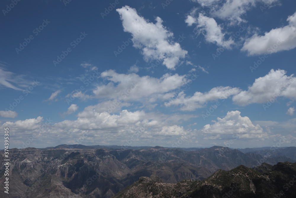 Las Barrancas del Cobre o el Cañón del Cobre se denomina al sistema conformado por siete barrancas. Localizado en la Sierra Tarahumara en el suroeste del estado mexicano de Chihuahua en México.