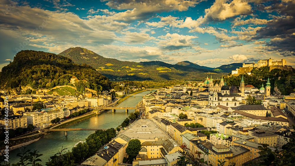Obraz premium Salzburg Altstadt mit Festung