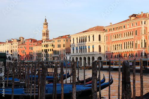 Venedig: Der Canale Grande in der Nähe der Rialto-Brücke © finecki