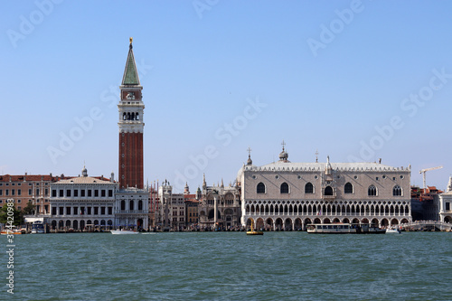Venedig: Ansicht vom Wasser mit Campanile, Dogenpalast und der Piazzetta San Marco