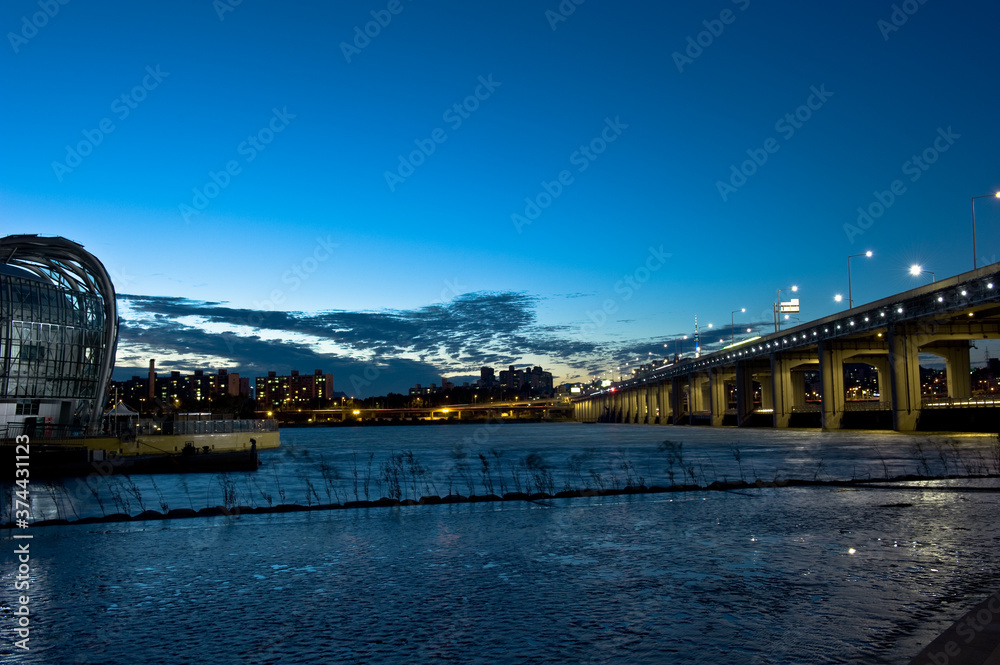 Fototapeta premium The beautiful sunset view of river and grand bridge.