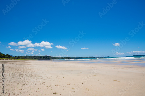 夏の海水浴場の風景