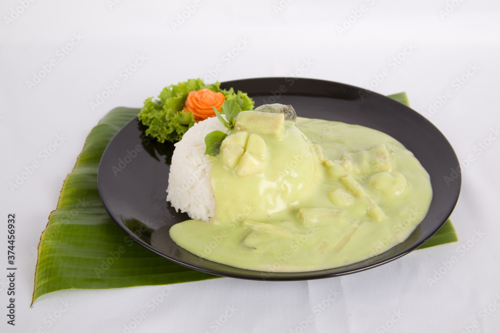 Green curry (Kaeng kheiyw hwan) with Thai food for steamed rice or rice noodles. Thai food very popular Green curry (Kaeng kheiyw hwan) with Thai food for steamed rice or rice noodles. Thai food very popular