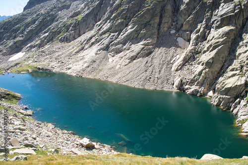 Lago de montaña en el pirineo de Lérida