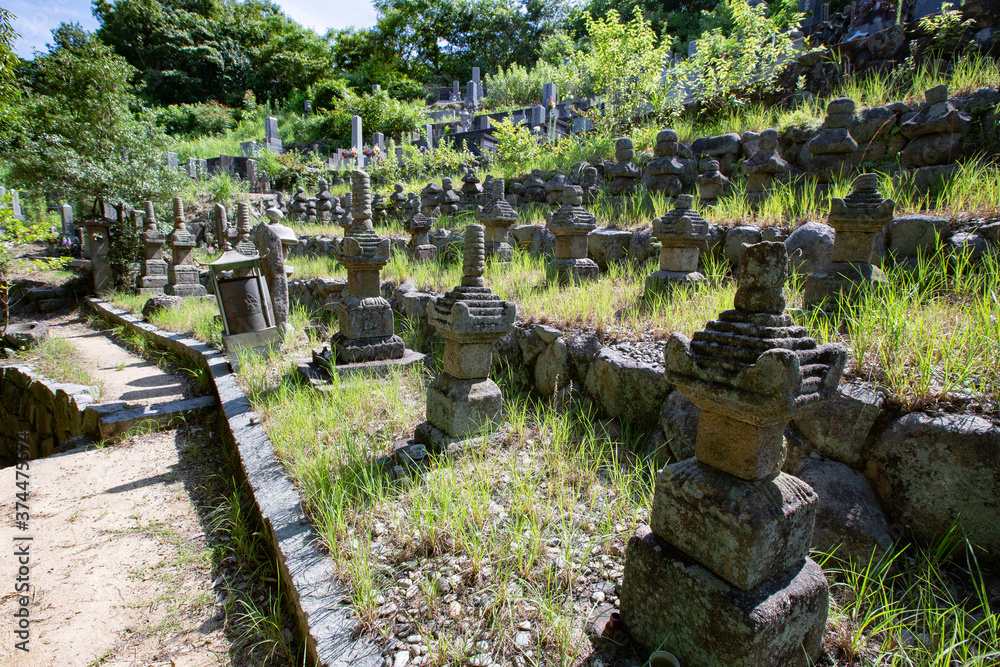 Obraz premium 村上水軍代々の墓 金蓮寺 -因島村上家の菩提寺-