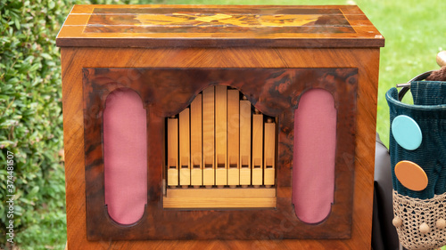 Bild auf Leinwand Hand organ for sale in the flea market